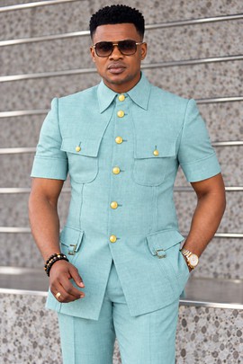 Costume safari de luxe vert menthe à manches courtes pour homme – Design élégant avec boutons dorés