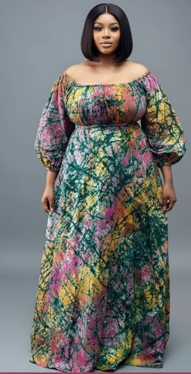 Robe longue fleurie à épaules dénudées avec manches ballon