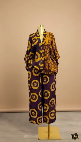 Ensemble Adire deux pièces avec haut kimono et pantalon