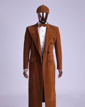 Trench croisé marron caramel en velours imbibé à revers en pointe