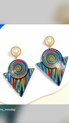 Magnificent pair of drop earrings