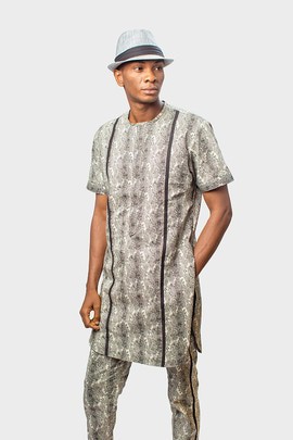 Costume imprimé en python avec ruban adhésif noir