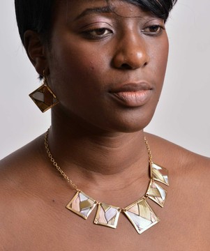 ensemble de bijoux en bronze et laiton