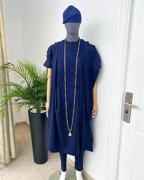 Agbada bleu marine, chapeau traditionnel Yoruba tissé à la main