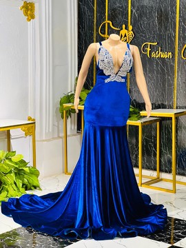 Décolleté plongeant dos nu Robe de bal trompette en velours bleu, robe de mariée sirène,