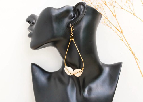 Boucles d’oreilles en coquille de cauri africaine, boucles d’oreilles Cowrie, boucles d’oreilles en coquillage de mer, boucles d’oreilles en laiton, cadeau de Noël