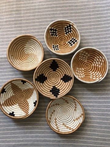 Un ensemble de 6 paniers de décoration murale au design minimaliste / paniers de décoration intérieure / paniers de fruits