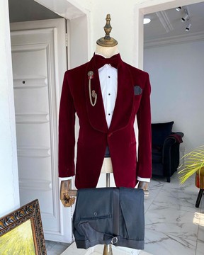 A Shawl lapel jacquard italian velvet burgundy tuxedo suit