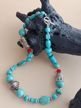 "Hoolite". Necklace made of Indian-origin hoolite beads. Unique creation.