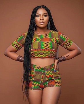 Ensemble tendance crop top et short à imprimé kente