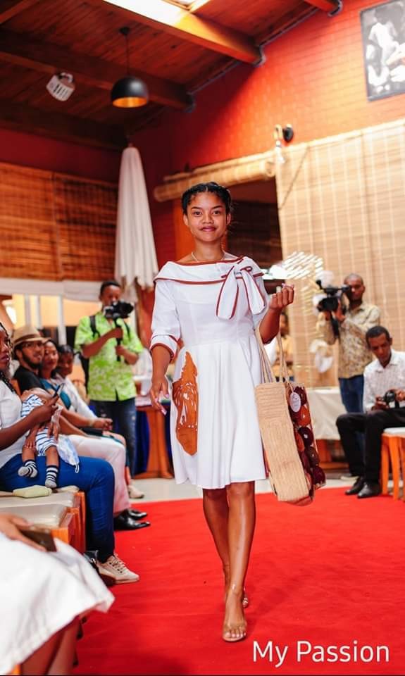 Le savoir-faire du smock et de la broderie - Hautex Artisanat de Madagascar Vente en gros et