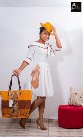 Robe NOSIKO avec détail Madagascar en bois amovible