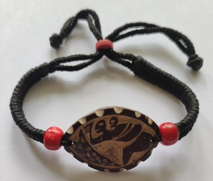 Bracelet sculpté avec perles