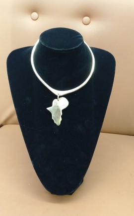 Collier pendentif africain