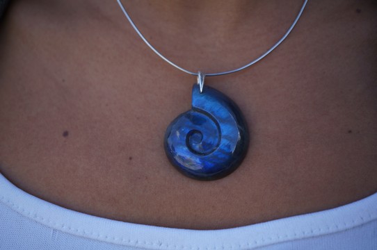 AMONITE pendant in Labradorite