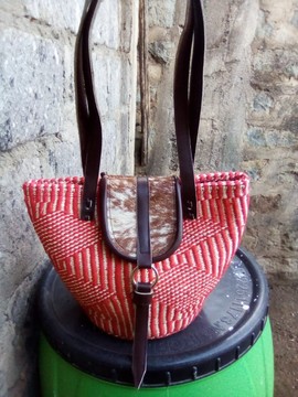 Sac de plage / outdoor femme africaine 2021 / sisal / noir et blanc / cuir