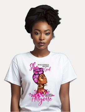 T-shirt - She who kneels before God