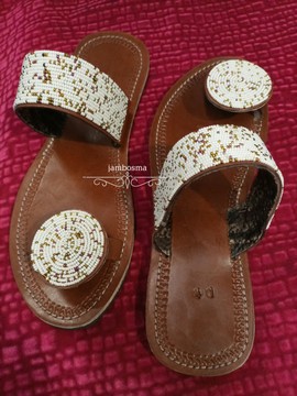 Sandales pour femmes africaines, sandales Massaï, sandales d'été, sandales en cuir perlé, chaussures pour femmes
