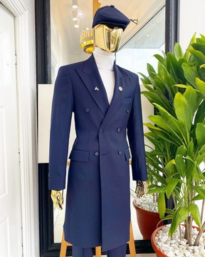 A reloaded “peaky Blinder” midnight blue peak lapel trench suit