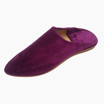 Handcrafted feminine fashion slipper