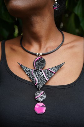 WONDERFUL21-02: Necklace + dew &amp; black triangular earring