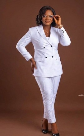 White Single-Breasted Blazer and Trouser Suit Set