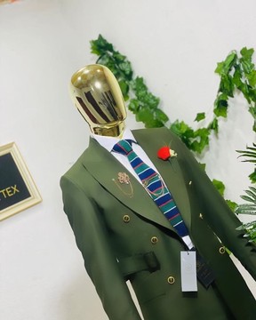 Une veste longue à double boutonnage. Meilleures ventes
