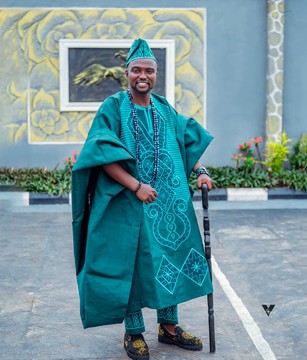 Ifa Vêtements africains pour hommes/costumes de mariage/dashiki/chemise pour homme/costume pour homme à broderie numérique.