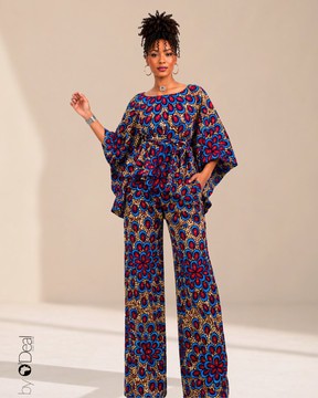Ensemble pantalon large et sa tunique cape