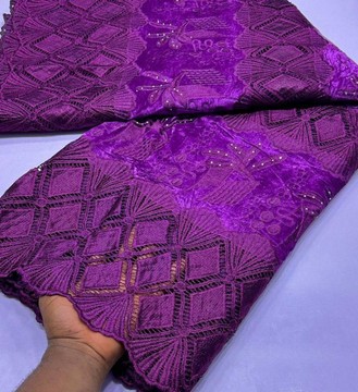 Tissu en dentelle violet, 5 yards