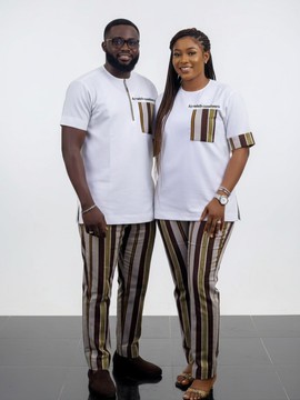 Tenues assorties en aso oke pour couple