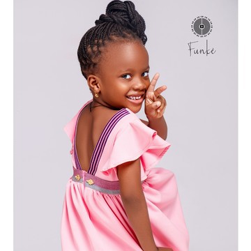 Robe Yami, rose