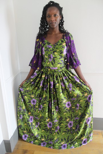 MUSLIN SHIRT AND LARGE PRINTED WAX SILK SKIRT