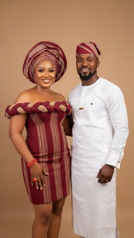 Ensemble de couple traditionnel africain rouge cramoisi et or, empreint d’héritage