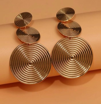 Magnifique paire de boucles d’oreilles style tourbillon superposé
