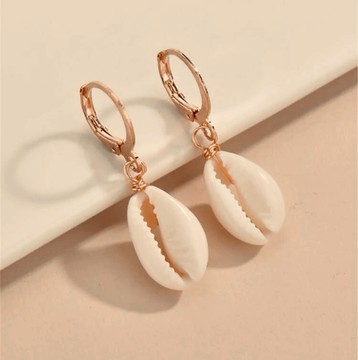 Magnifique, paire de boucles d’oreilles cauris