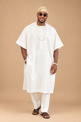 Ensemble Agbada traditionnel africain blanc cassé pour homme, avec pantalon et bonnet assortis