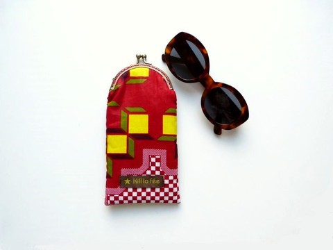 RETRO GLASSES CASE n°10 - Wax Practical Large Vintage Clasp Women's Sunglasses View Fleece