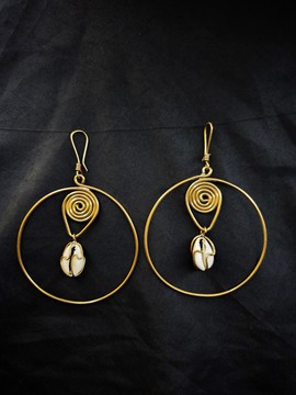 Boucles d'oreilles en bronze et cauris