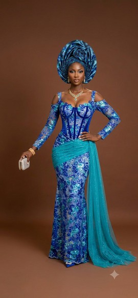 Robe de sirène bleue et turquoise ornée de décorations