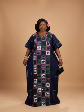 Robe longue kaftan africaine bleu marine éclatant à imprimé alphabet