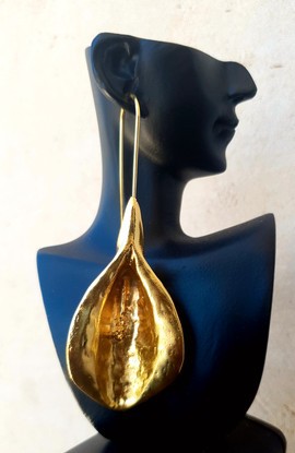 Gorgeous gold colored earrings