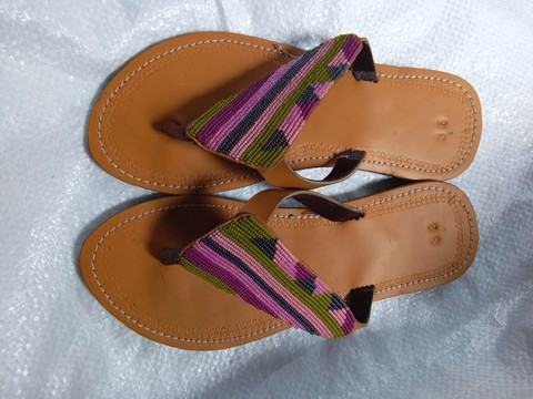 Sandales maasaï femmes africaines / 2021 / newstock / cuir / sandales plates