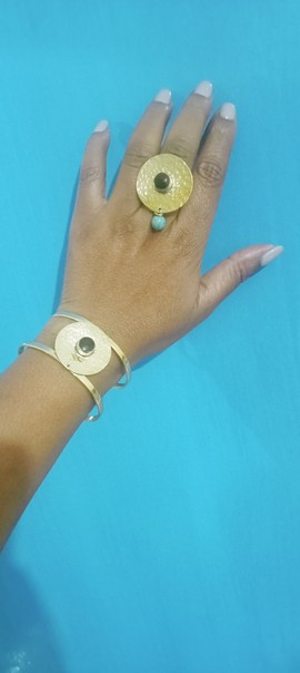 Bijoux assortis, bijoux faits main, bracelet en laiton, bague en laiton.
