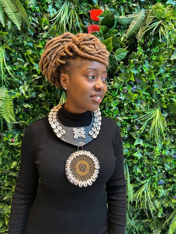 Cowrie &amp; leather necklace “Queen Masai”