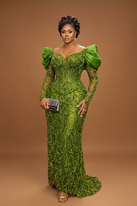 Robe corsetée à épaules dénudées et taille basse