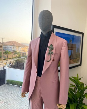 Une nuance de mauve, costume à revers châle simple boutonnage
