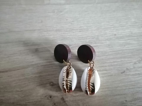 “Pwent do” cowrie shell earrings