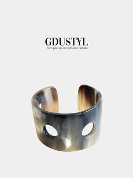 Gray zebu horn cuff