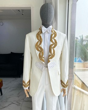 Le costume à revers châle monochrome « Vegas » blanc ivoire